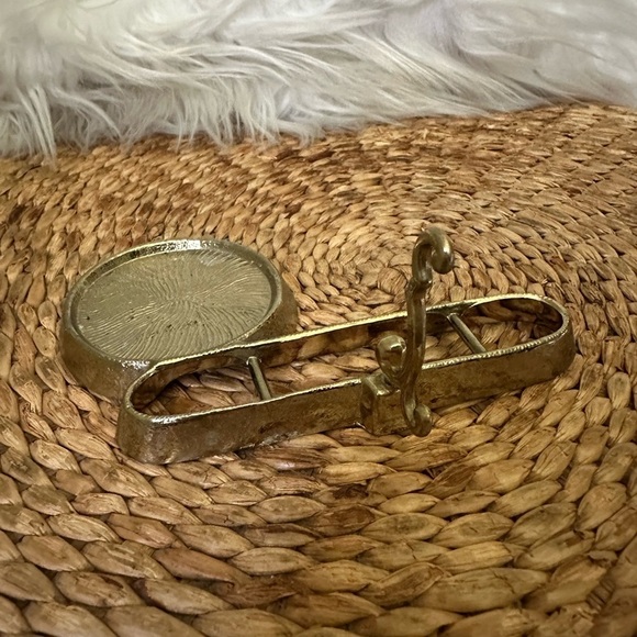 Vintage Tone Ornate Cup and Saucer Holder, Gold Metal, Tea cup holder, Tea party - Picture 5 of 5